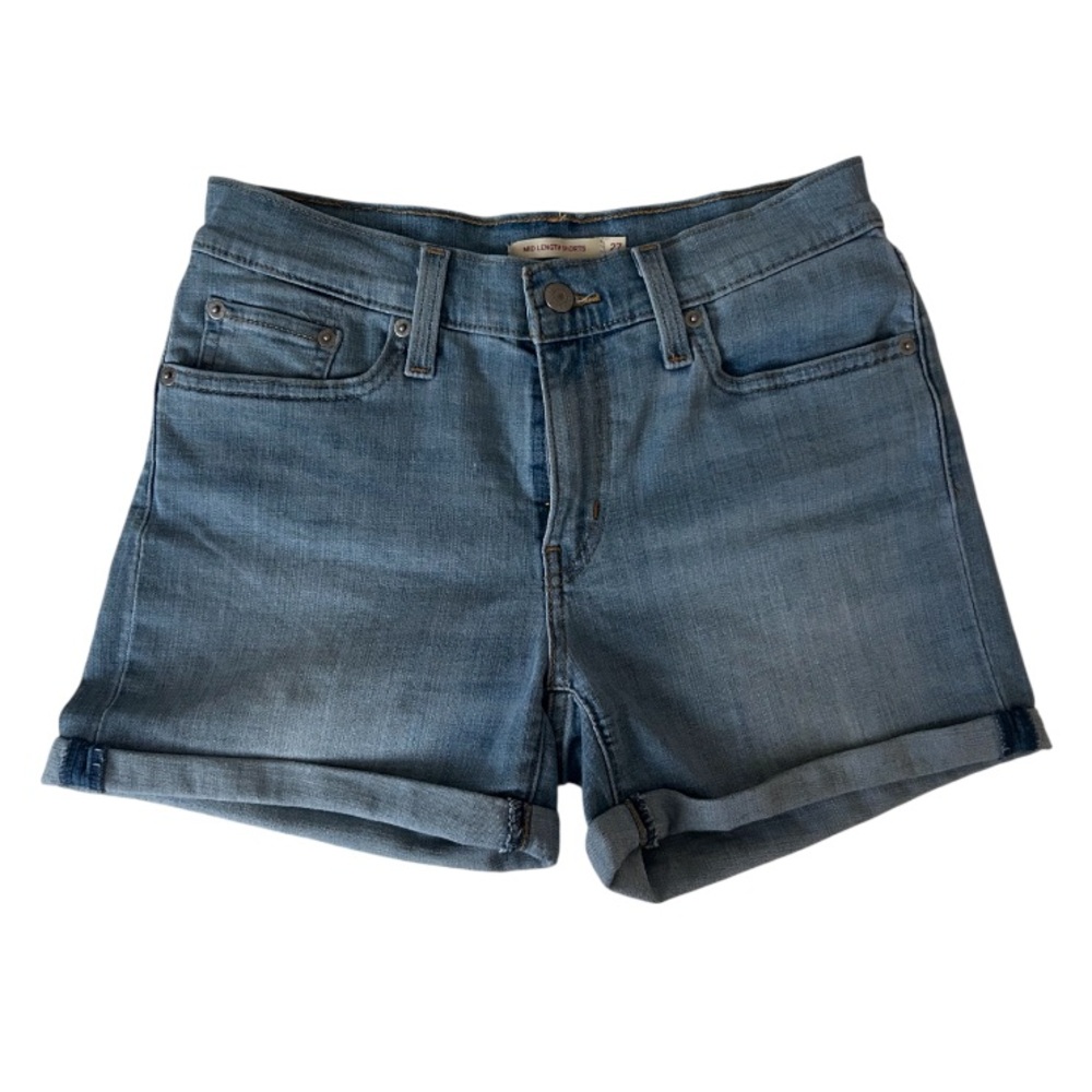 Levi’s • Mid Length Shorts